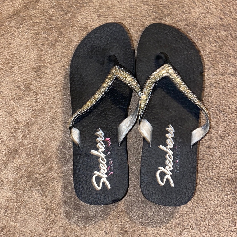 sketchers flip flops